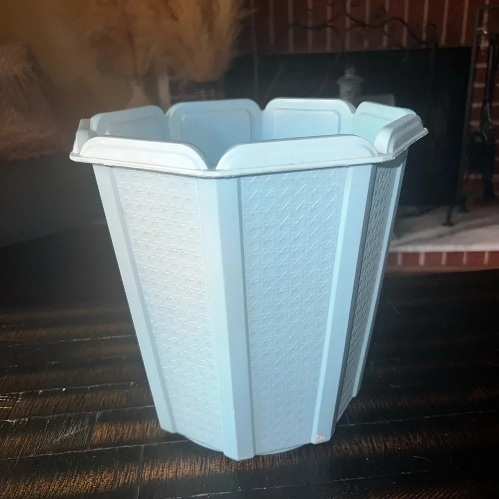Rubbermaid very good